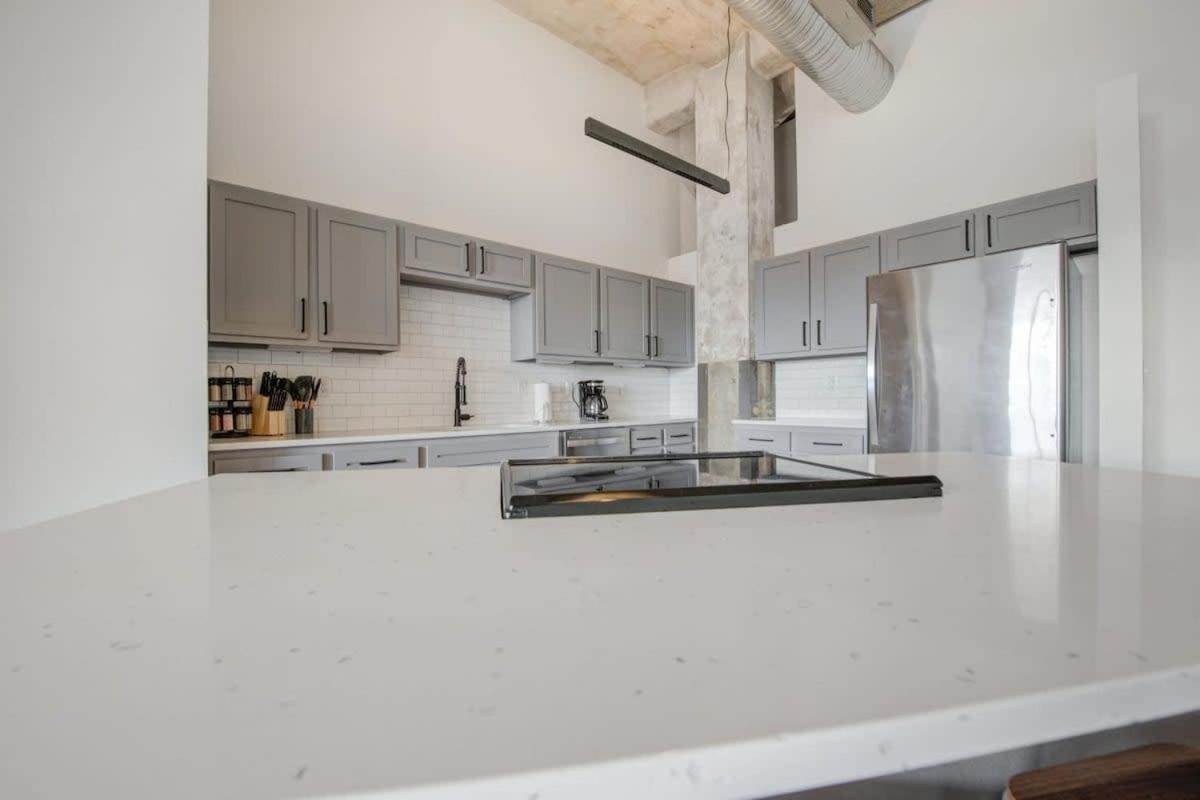 2Br 2Ba Spacious Historic Loft With Gym By Envitae Kansas City Exterior photo