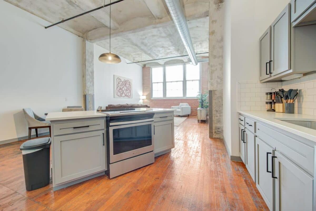 2Br 2Ba Spacious Historic Loft With Gym By Envitae Kansas City Exterior photo